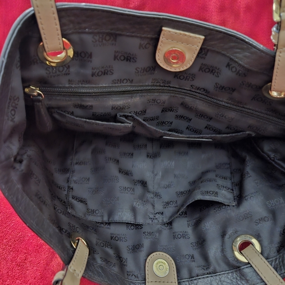 Michael Kors Jet Set Black Leather Tote - Picture 10 of 15